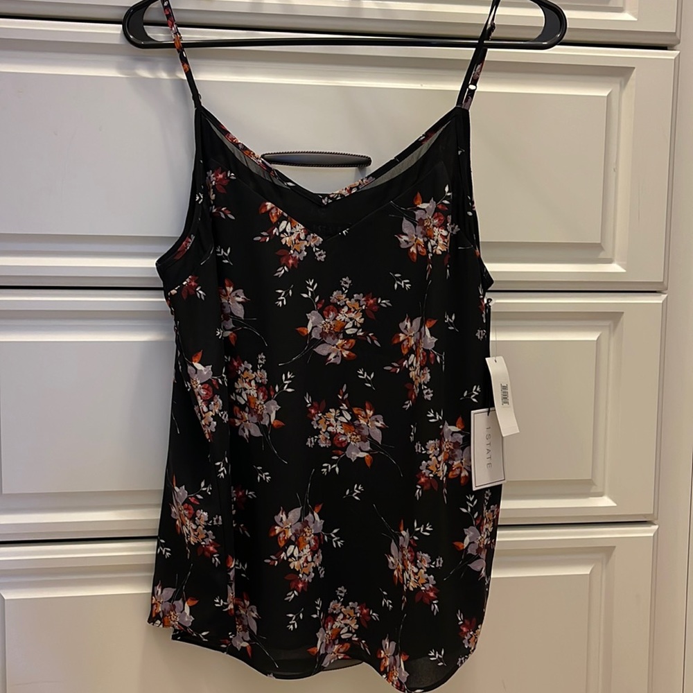 1 state Black floral tank